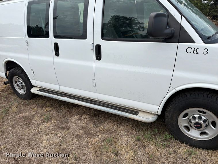 image for item DY3438 2015 GMC Savana 2500 van