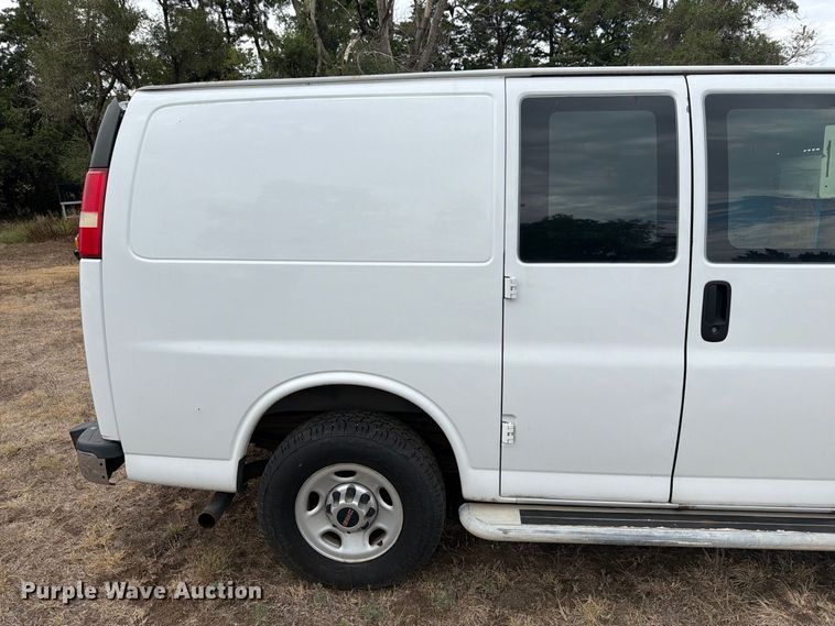 image for item DY3438 2015 GMC Savana 2500 van
