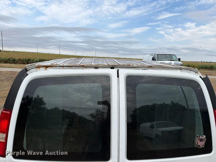 image for item DY3438 2015 GMC Savana 2500 van