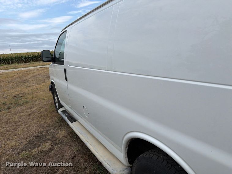 image for item DY3438 2015 GMC Savana 2500 van