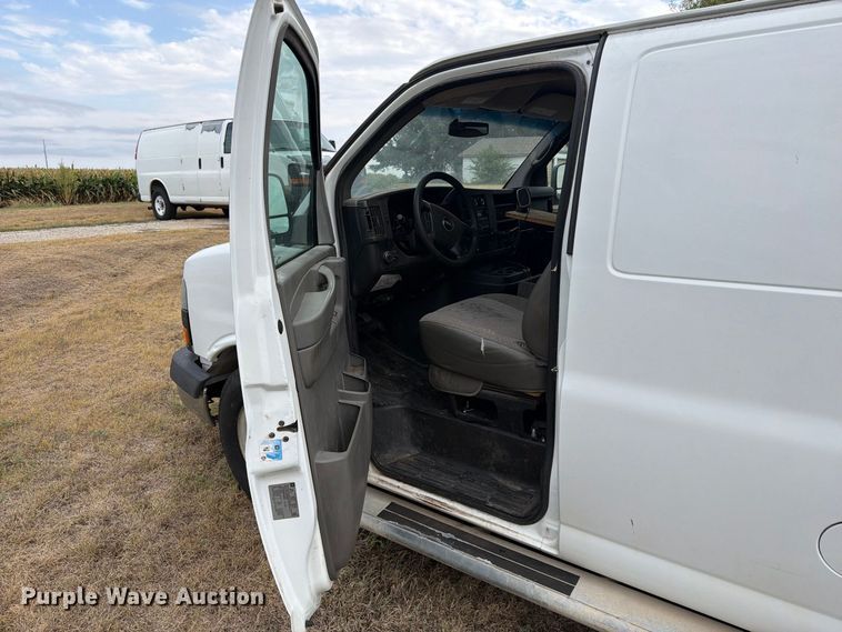 image for item DY3438 2015 GMC Savana 2500 van