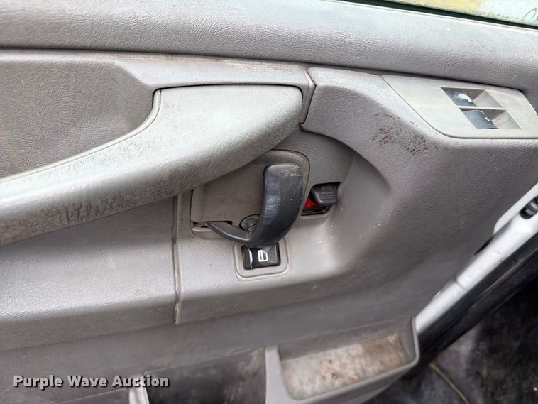 image for item DY3438 2015 GMC Savana 2500 van