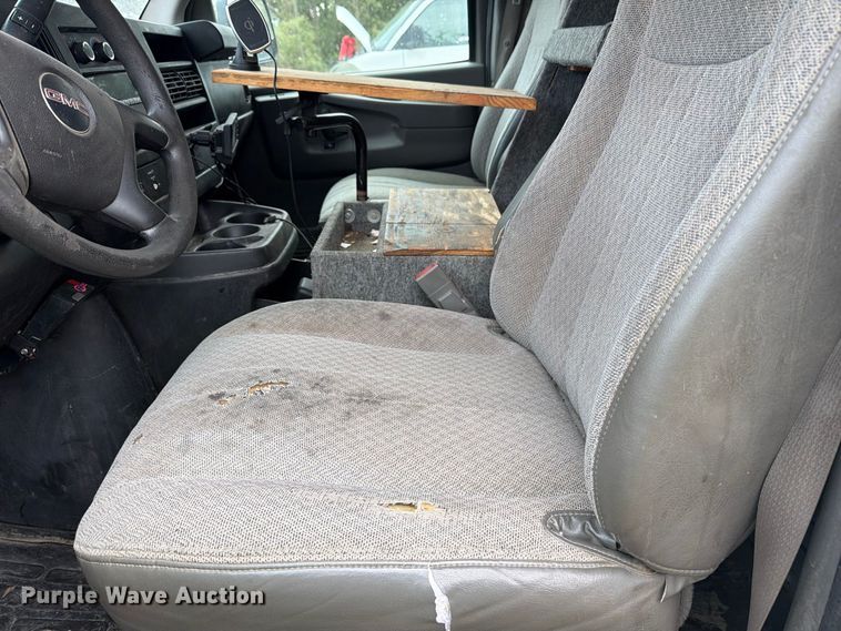 image for item DY3438 2015 GMC Savana 2500 van