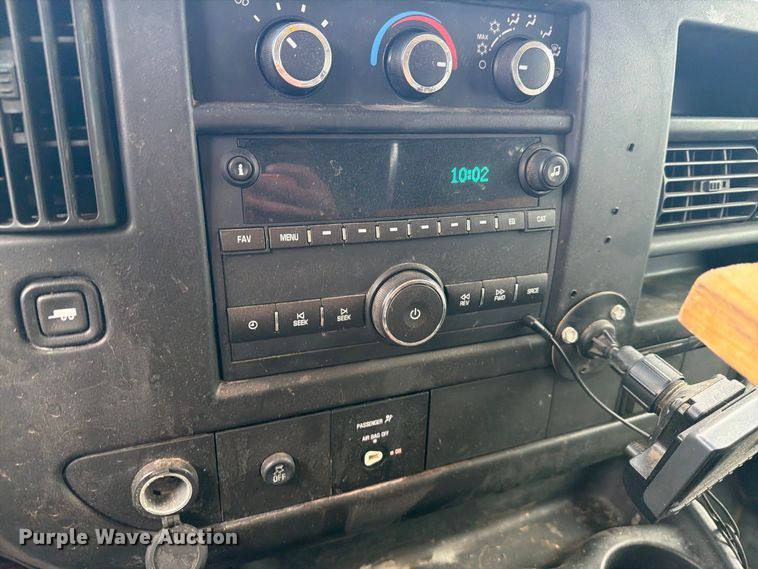 image for item DY3438 2015 GMC Savana 2500 van