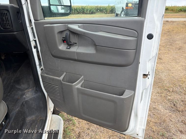image for item DY3438 2015 GMC Savana 2500 van