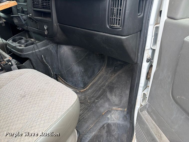 image for item DY3438 2015 GMC Savana 2500 van