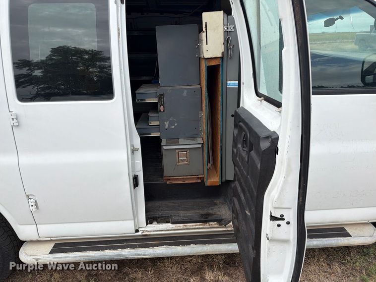 image for item DY3438 2015 GMC Savana 2500 van