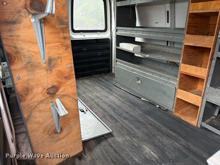 image for item DY3438 2015 GMC Savana 2500 van