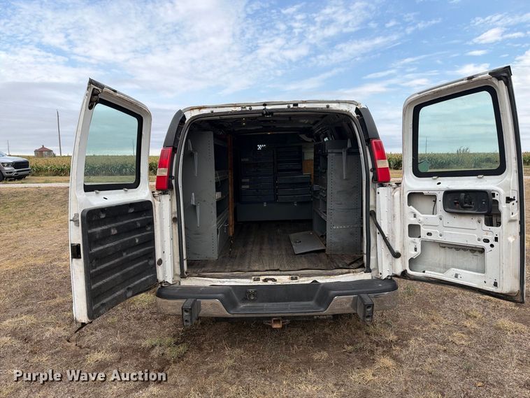 image for item DY3438 2015 GMC Savana 2500 van