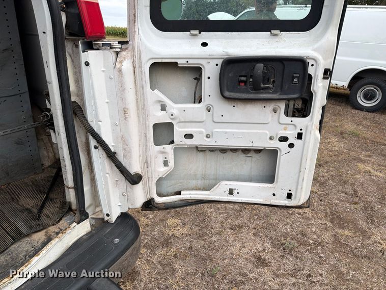 image for item DY3438 2015 GMC Savana 2500 van