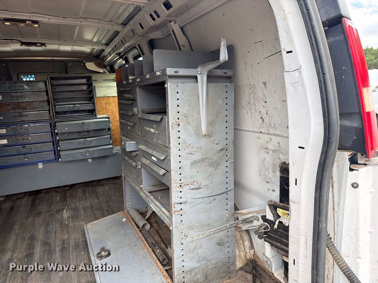 image for item DY3438 2015 GMC Savana 2500 van