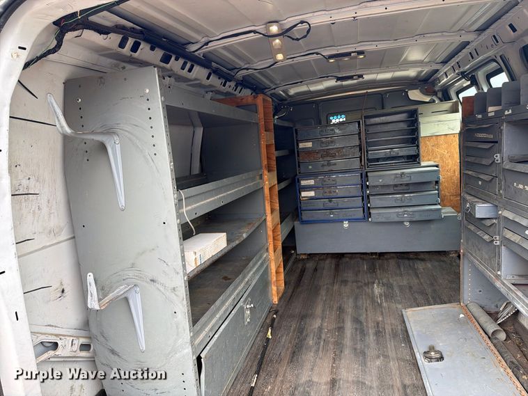 image for item DY3438 2015 GMC Savana 2500 van