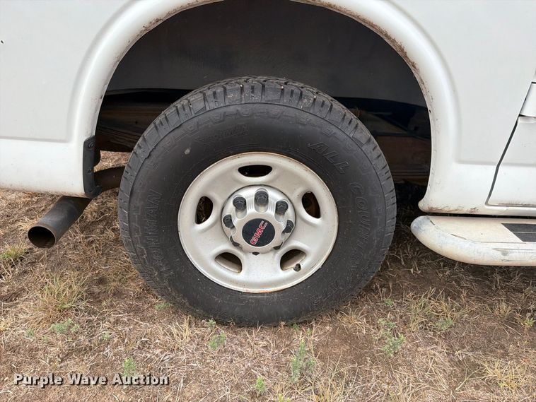 image for item DY3438 2015 GMC Savana 2500 van