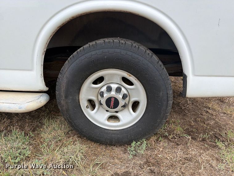 image for item DY3438 2015 GMC Savana 2500 van