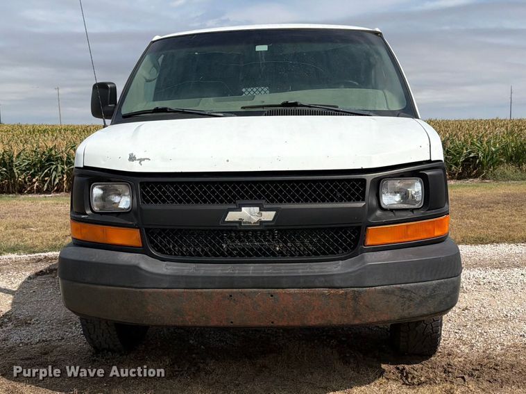 image for item DY3439 2008 Chevrolet Express 2500 van