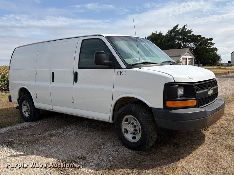 image for item DY3439 2008 Chevrolet Express 2500 van