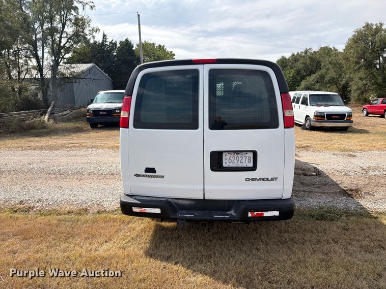 image for item DY3439 2008 Chevrolet Express 2500 van