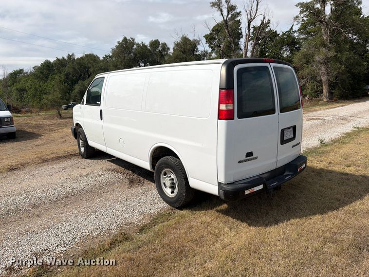 image for item DY3439 2008 Chevrolet Express 2500 van