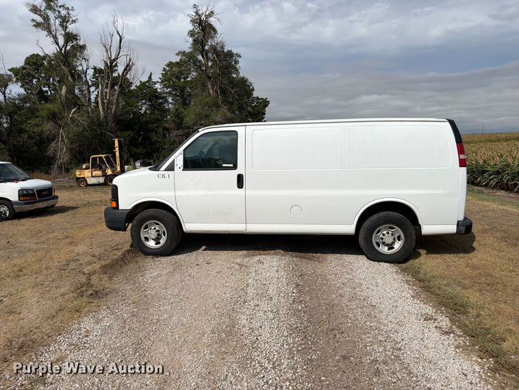 image for item DY3439 2008 Chevrolet Express 2500 van