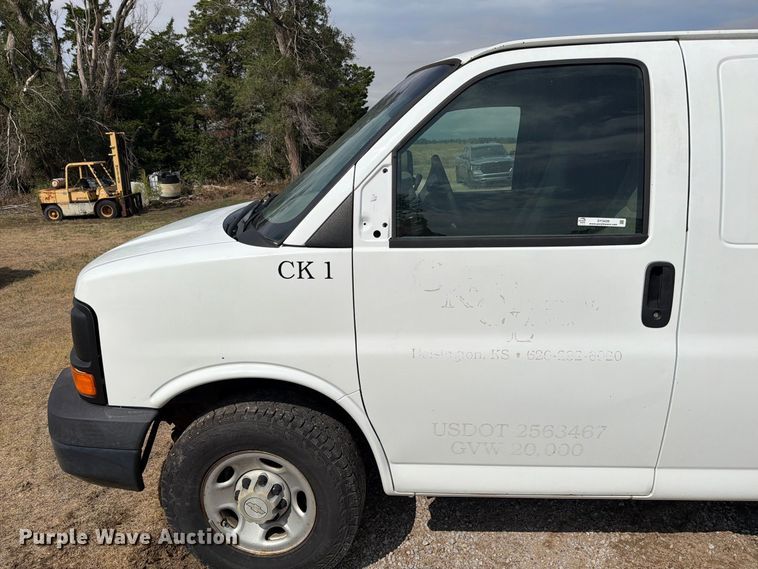 image for item DY3439 2008 Chevrolet Express 2500 van