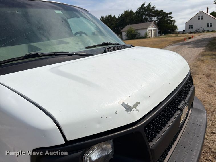 image for item DY3439 2008 Chevrolet Express 2500 van