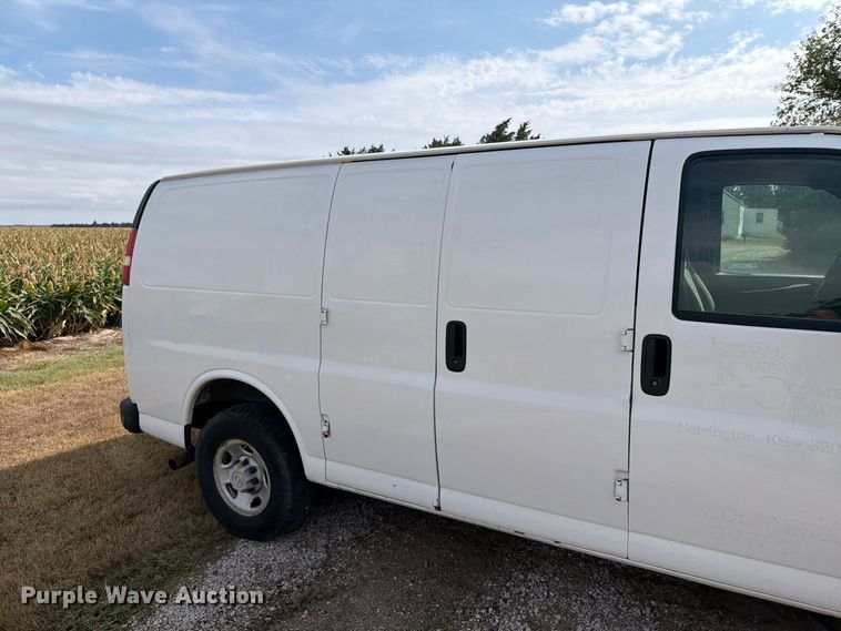 image for item DY3439 2008 Chevrolet Express 2500 van