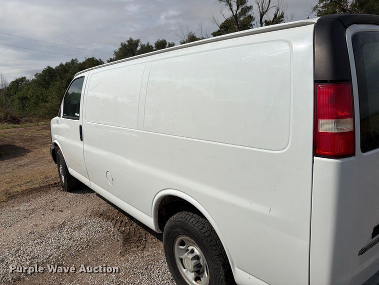 image for item DY3439 2008 Chevrolet Express 2500 van