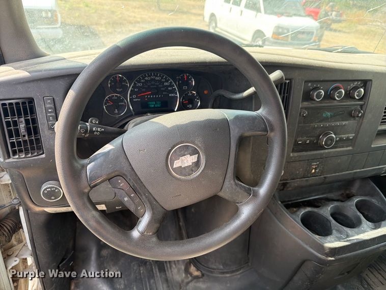 image for item DY3439 2008 Chevrolet Express 2500 van