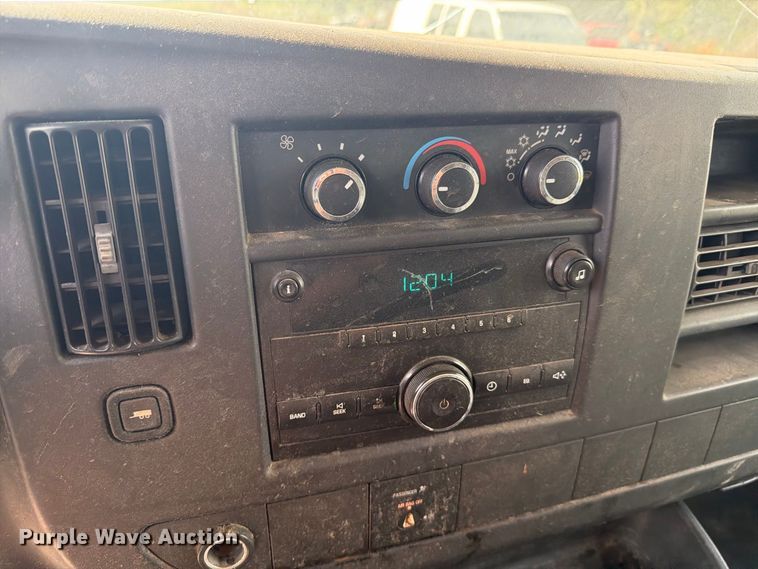 image for item DY3439 2008 Chevrolet Express 2500 van