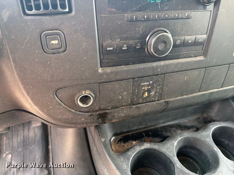 image for item DY3439 2008 Chevrolet Express 2500 van
