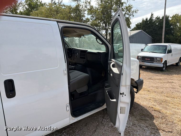 image for item DY3439 2008 Chevrolet Express 2500 van