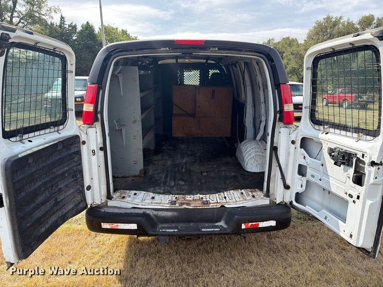 image for item DY3439 2008 Chevrolet Express 2500 van