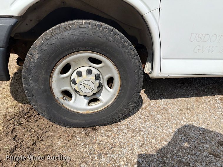 image for item DY3439 2008 Chevrolet Express 2500 van