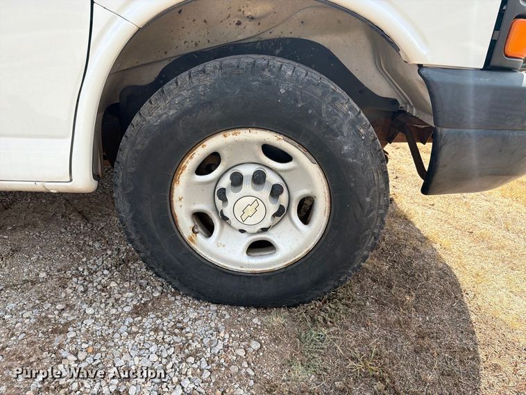 image for item DY3439 2008 Chevrolet Express 2500 van