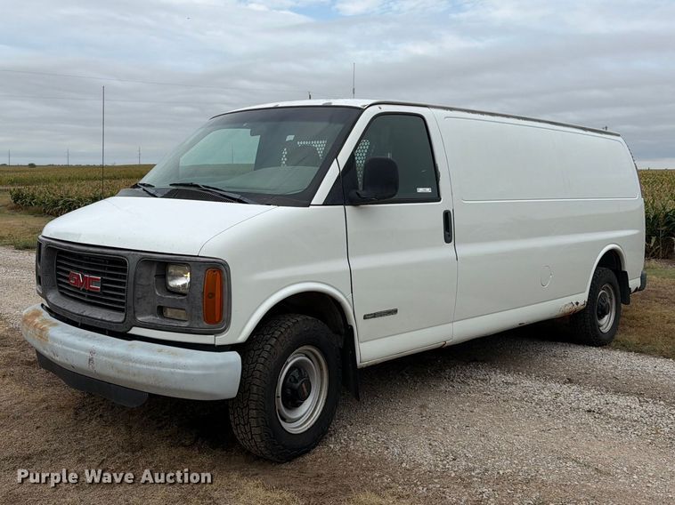 2002 GMC Savana 2500 van