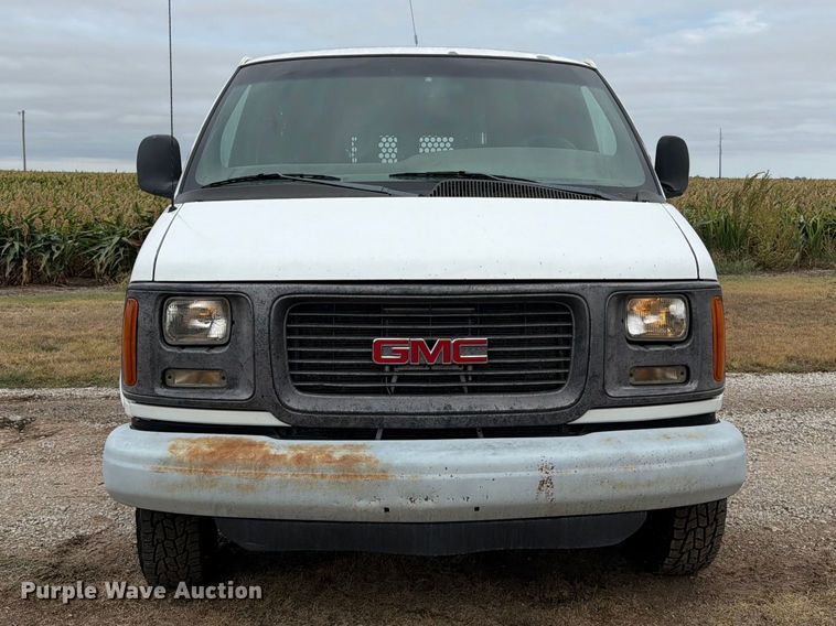 image for item DY3440 2002 GMC Savana 2500 van