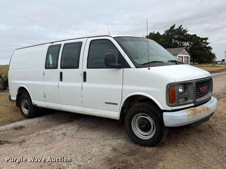 image for item DY3440 2002 GMC Savana 2500 van