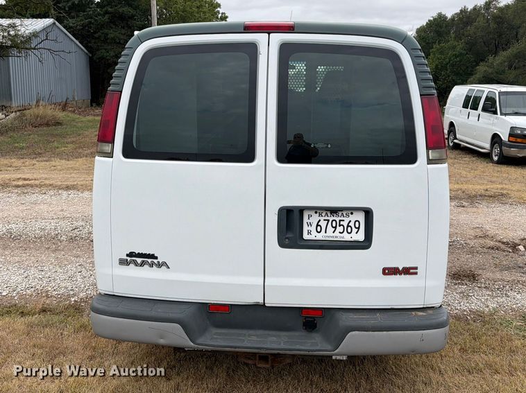 image for item DY3440 2002 GMC Savana 2500 van