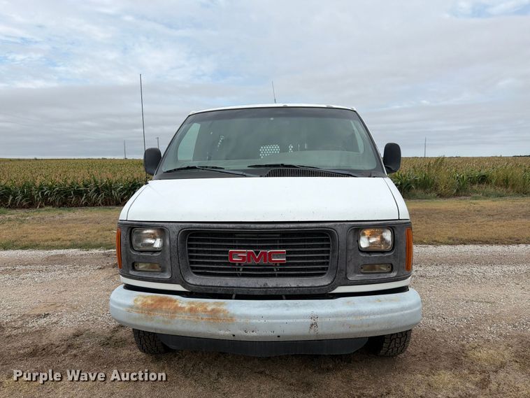 image for item DY3440 2002 GMC Savana 2500 van