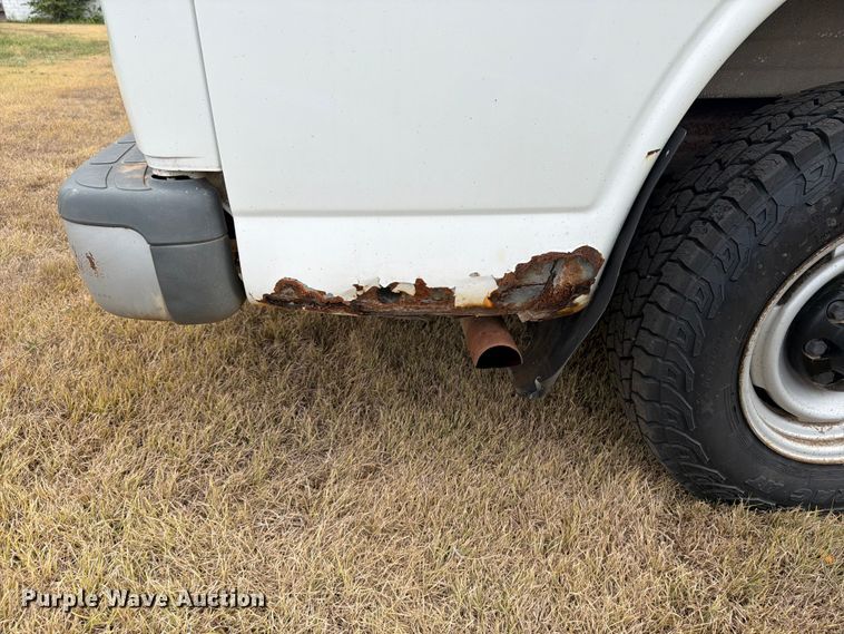 image for item DY3440 2002 GMC Savana 2500 van