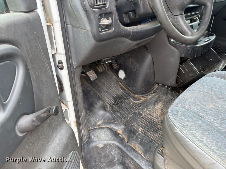 image for item DY3440 2002 GMC Savana 2500 van