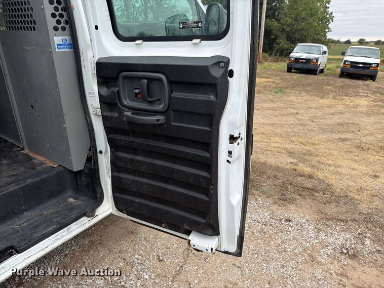 image for item DY3440 2002 GMC Savana 2500 van