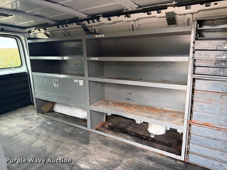 image for item DY3440 2002 GMC Savana 2500 van