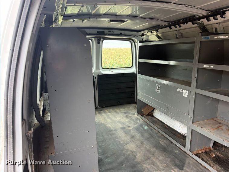 image for item DY3440 2002 GMC Savana 2500 van