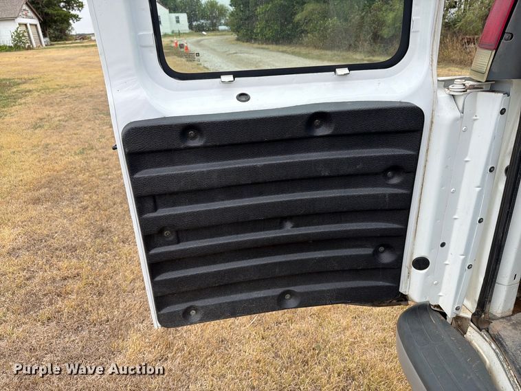 image for item DY3440 2002 GMC Savana 2500 van