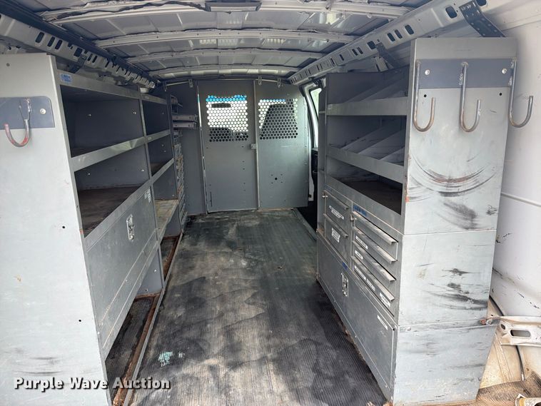 image for item DY3440 2002 GMC Savana 2500 van