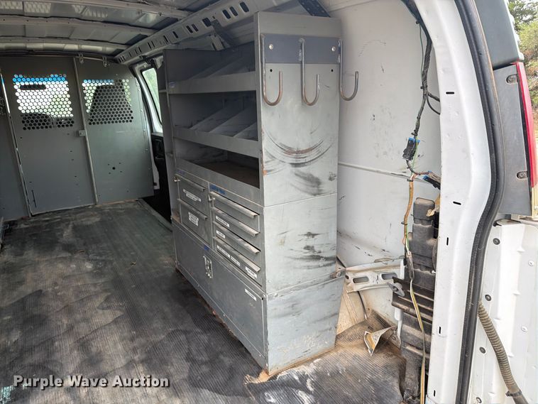 image for item DY3440 2002 GMC Savana 2500 van