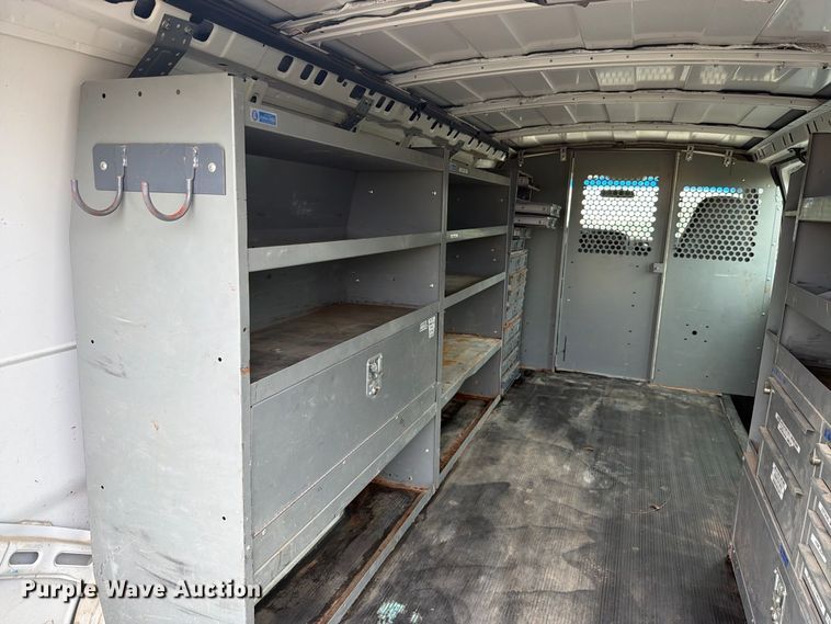image for item DY3440 2002 GMC Savana 2500 van