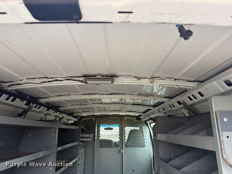 image for item DY3440 2002 GMC Savana 2500 van