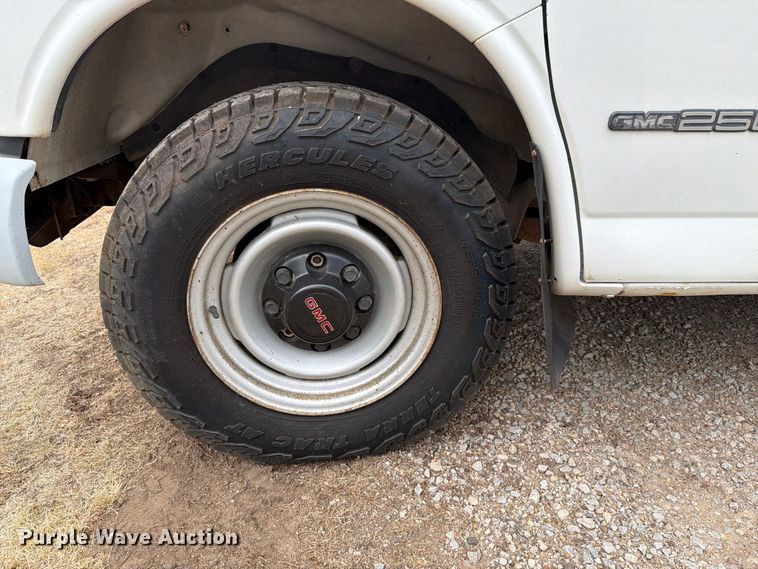 image for item DY3440 2002 GMC Savana 2500 van